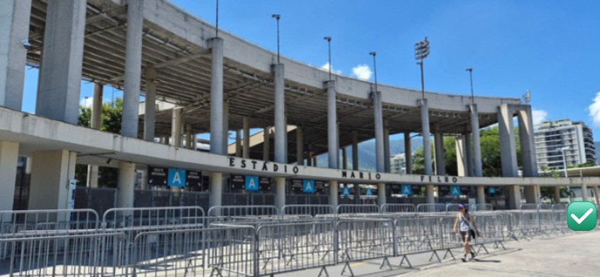 Portão A e grades do ponto de encontro no Maracanã