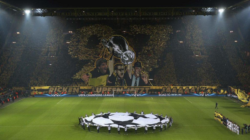 Estádio Signal Iduna Park em Dortmund.