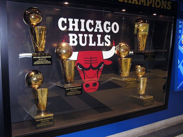 Os 6 títulos de NBA do Chicago Bulls conquistados pela dinastia de Michael Jordan.