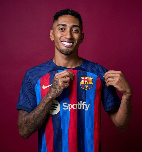 Raphinha com a camisa do Barcelona. Foto: Reprodução/Barcelona via Instagram