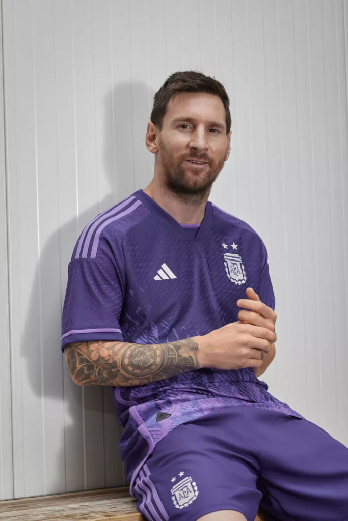 Lionel Messi com a segunda camisa da Argentina. Foto: Divulgação/Twitter - Copa do Mundo