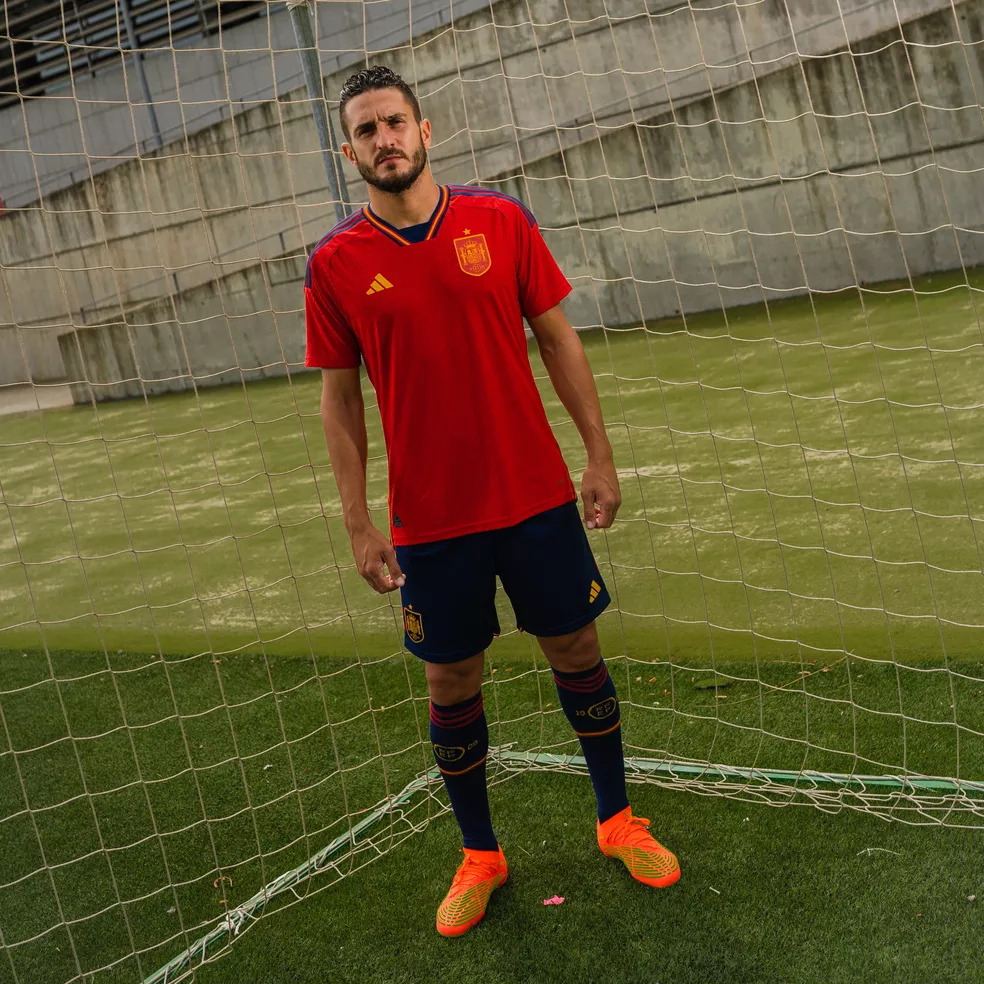 Uniforme 1 da Espanha para a Copa do Mundo de 2022. Foto: Divulgação/Adidas