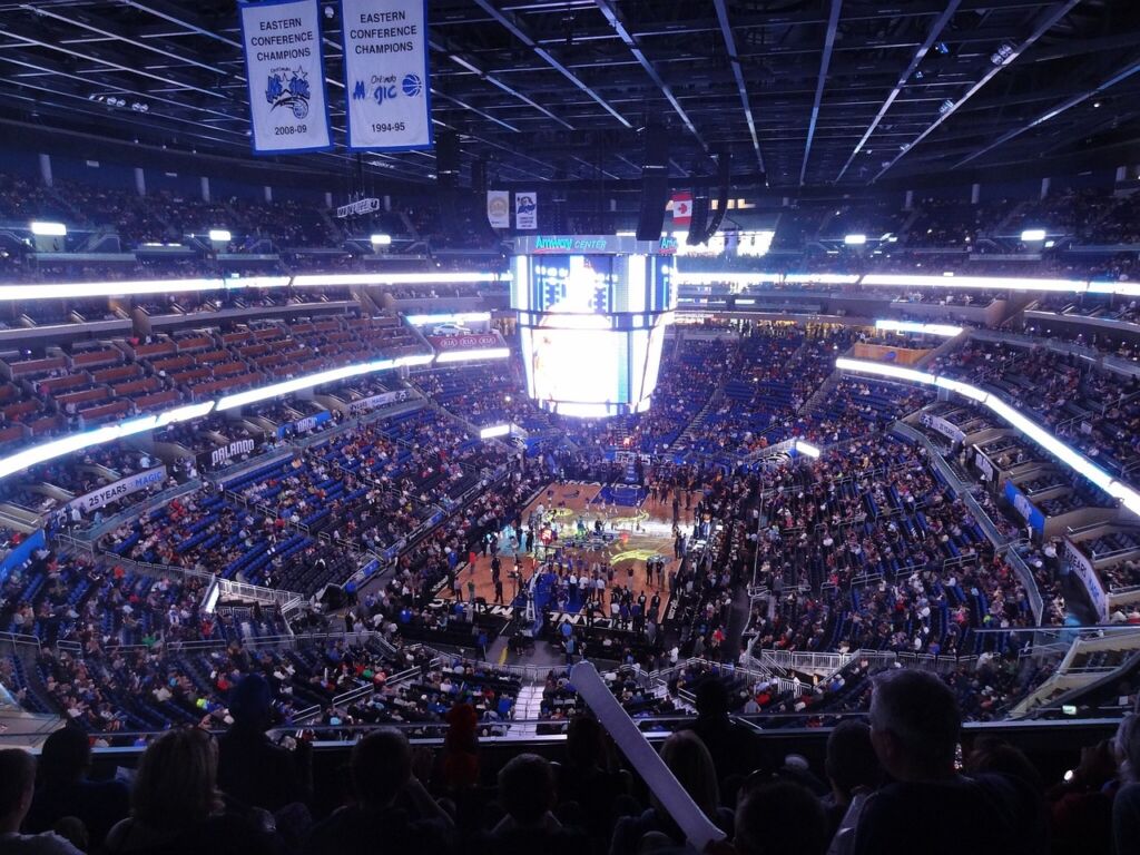 Equipes de Nova York voltam a permitir público nas arenas em jogos da NBA -  ISTOÉ Independente