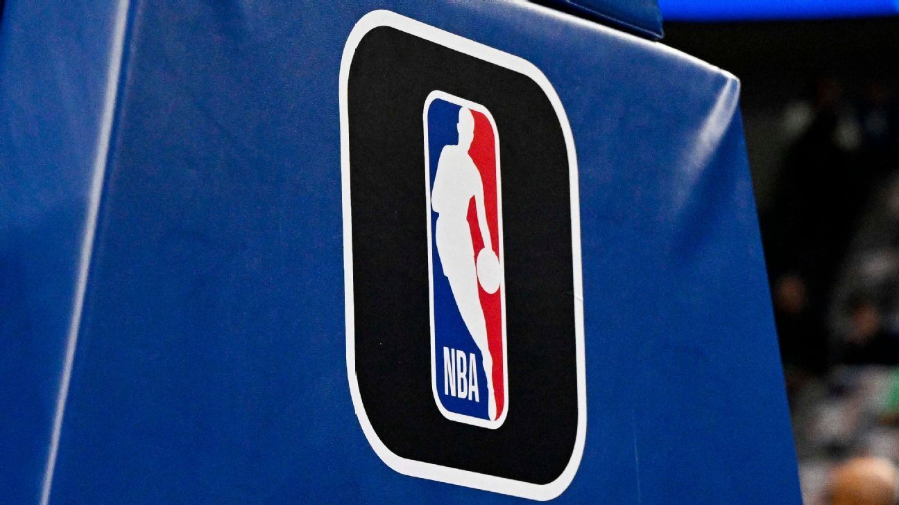 NBA: Chicago Bulls aposenta camisa de Derrick Rose; veja